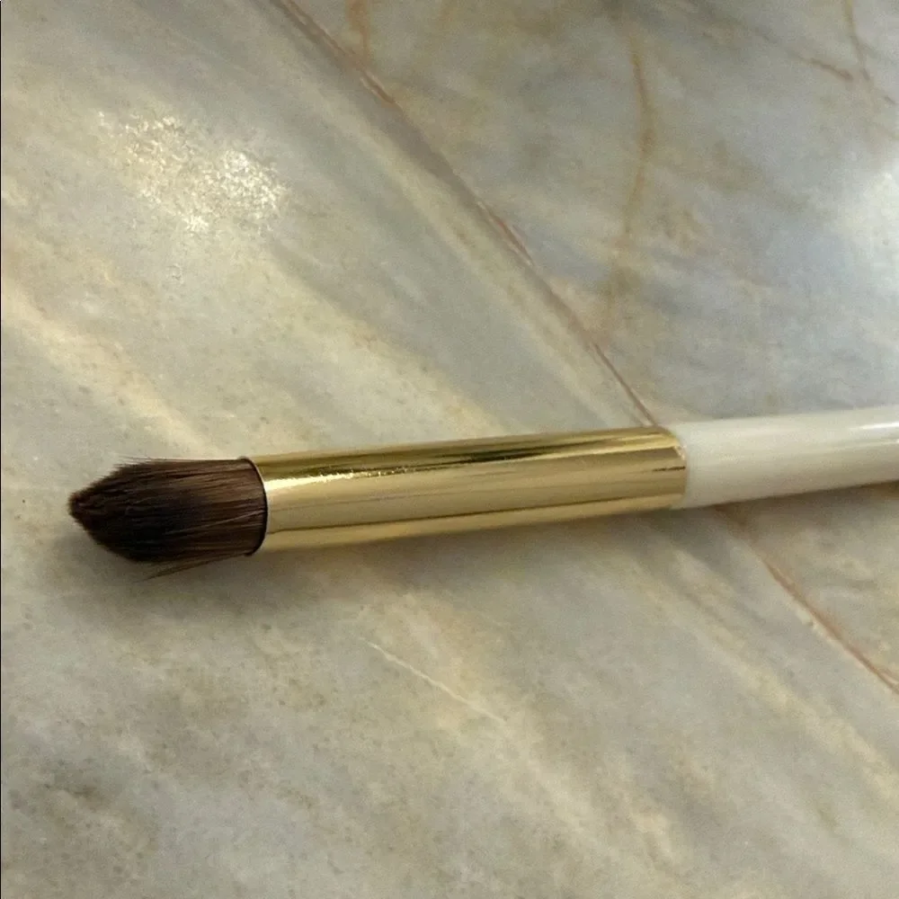 White and Gold Tapered Eyeshadow Crease Smudger Makeup Brush